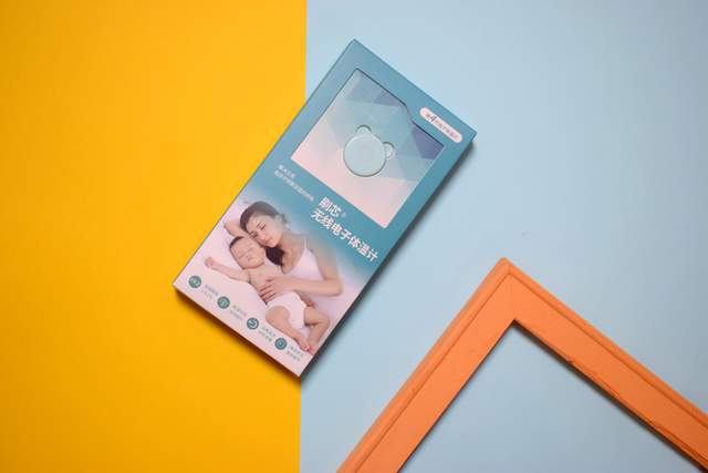 小身材大智慧,24小時(shí)持續(xù)監(jiān)測(cè),刷芯無(wú)線電子體溫計(jì)上手